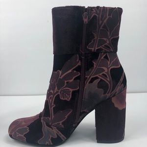 Steve Madden Goldie Burgundy Booties 7.5 Velvet
